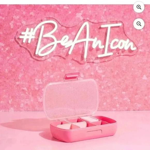 Paris Hilton Light Pink Version Bento Snack Box Lunchbox & Gift With Purchase - Picture 12 of 12